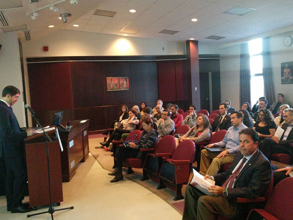 EmbaMexCan's tweet photo. El embajador @DionisioPerezJ inaugura el 12o congreso del @CEIMEXCAN en la universidad de @Carleton_U https://t.co/bxLTdmDroa