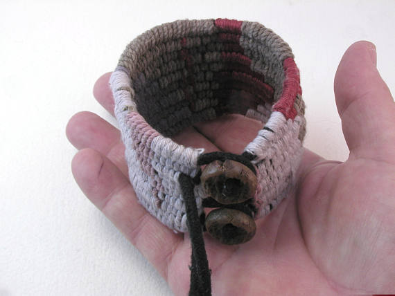 WhatKnotShop's tweet image. red gray walnut hand knotted cuff etsy.me/2gxoDGu via #ropebracelet #tapestryweave #cuffbracelet #fallfashion