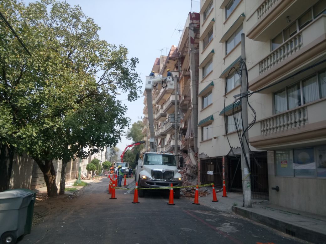 SOBSECDMX's tweet photo. Iniciamos proceso de demolición del inmueble ubicado en Coquimbo 911, Lindavista, @gamadero. (1/3) https://t.co/W0VZRpBrDx