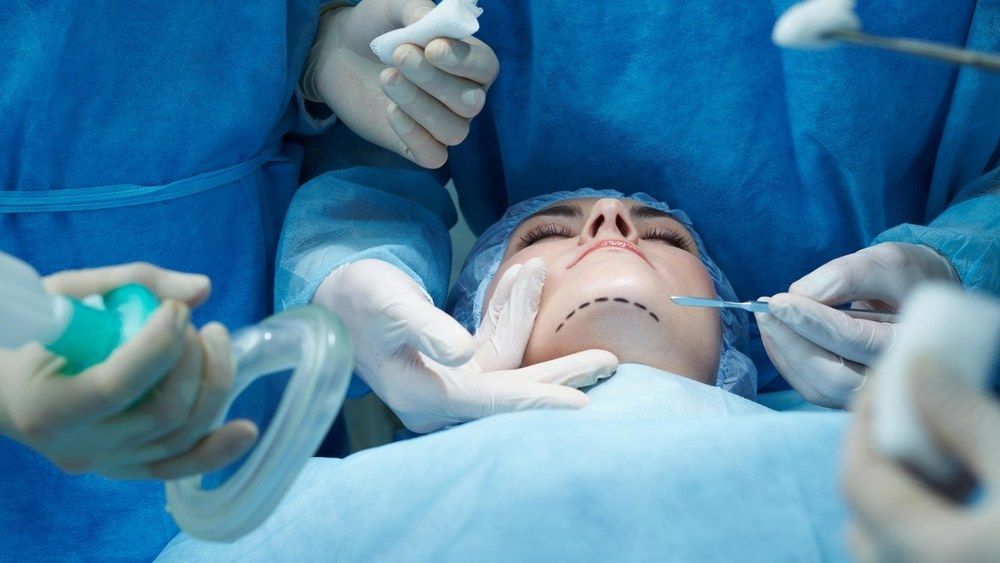 psilversteinmd's tweet photo. "Chinese Women Stranded in Airport After Plastic Surgery Leaves Them Unrecognizable" via @allure_magazine https://t.co/lYHbbaVzLX https://t.co/v5i3ETEF7T