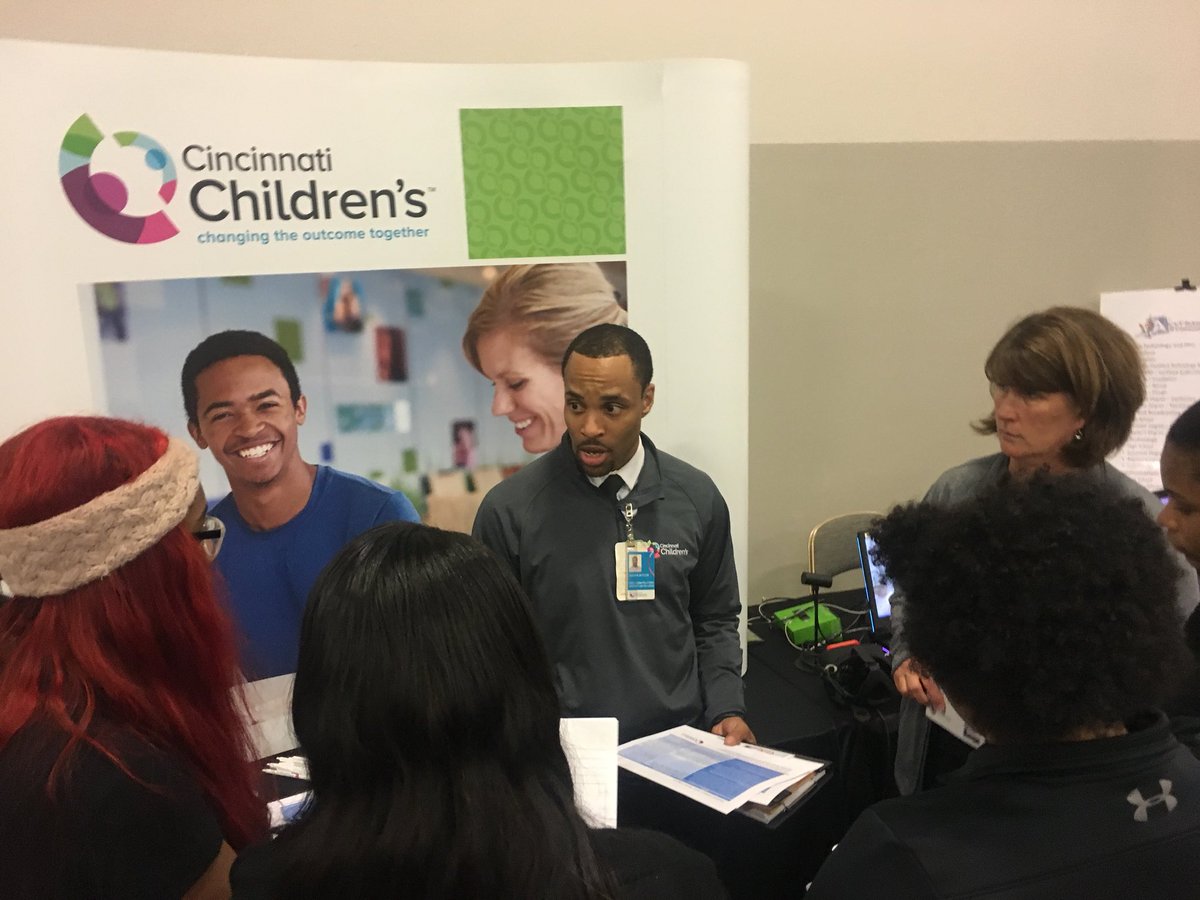 veronica3d61's tweet photo. What an amazing day for CPS juniors at the CPS Career Expo! So many opportunities await you!! #careercollaborative @IamCPS @urbanesc https://t.co/NxDb7Gks4H