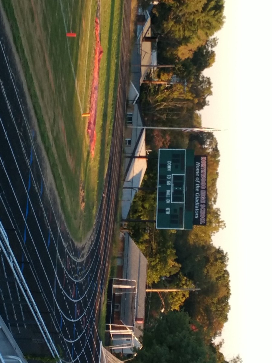 boricuaslavist's tweet photo. Great weather for homecoming! @NorthwoodPrin @NWcounselors @MCPS @jill4allkids @ShebraEvans @RebeccaOnBoard #DCCPOWER https://t.co/mT5wIhCiev