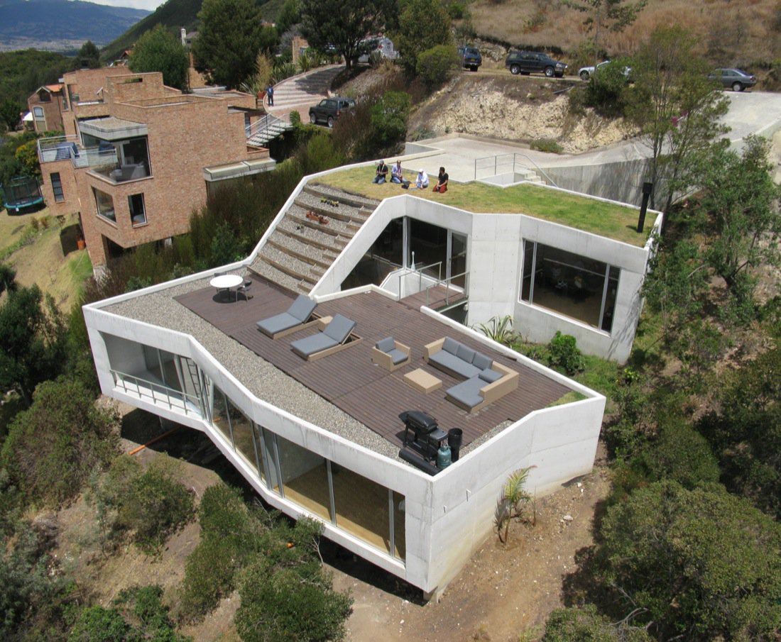RFselex's tweet photo. #CulturaUNICER |#Arquitectura #Sustentable #CasaV #Colombia. Combina la búsqueda de bajo impacto sobre la naturaleza y una terraza verde https://t.co/qvu40nFCi0