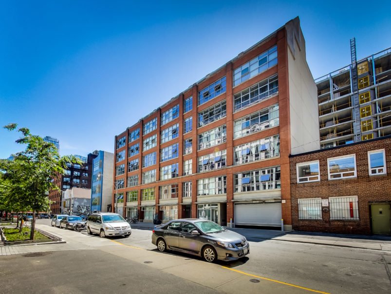 WareInToronto's tweet photo. SOLD! 29 Camden Street #707. Make sure to check the WareInToronto website for more great listings :D https://t.co/3wg9QWT9zF