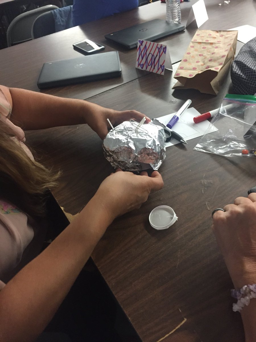 JroneyJulie's tweet photo. #ReadySetDesign @BeidlerJaime CARES Leads creating prototypes to solve real-world problems https://t.co/uFmk53b3ak