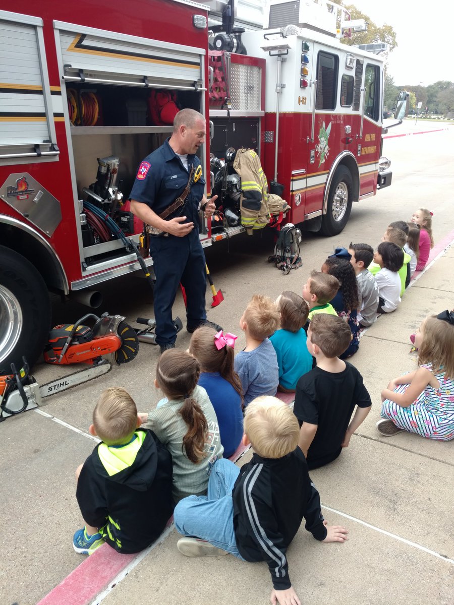 hslininger's tweet photo. Walnut Creek Career Day Fun!! #walnutcreekcareerdayrocks https://t.co/5XYFtgeLcS