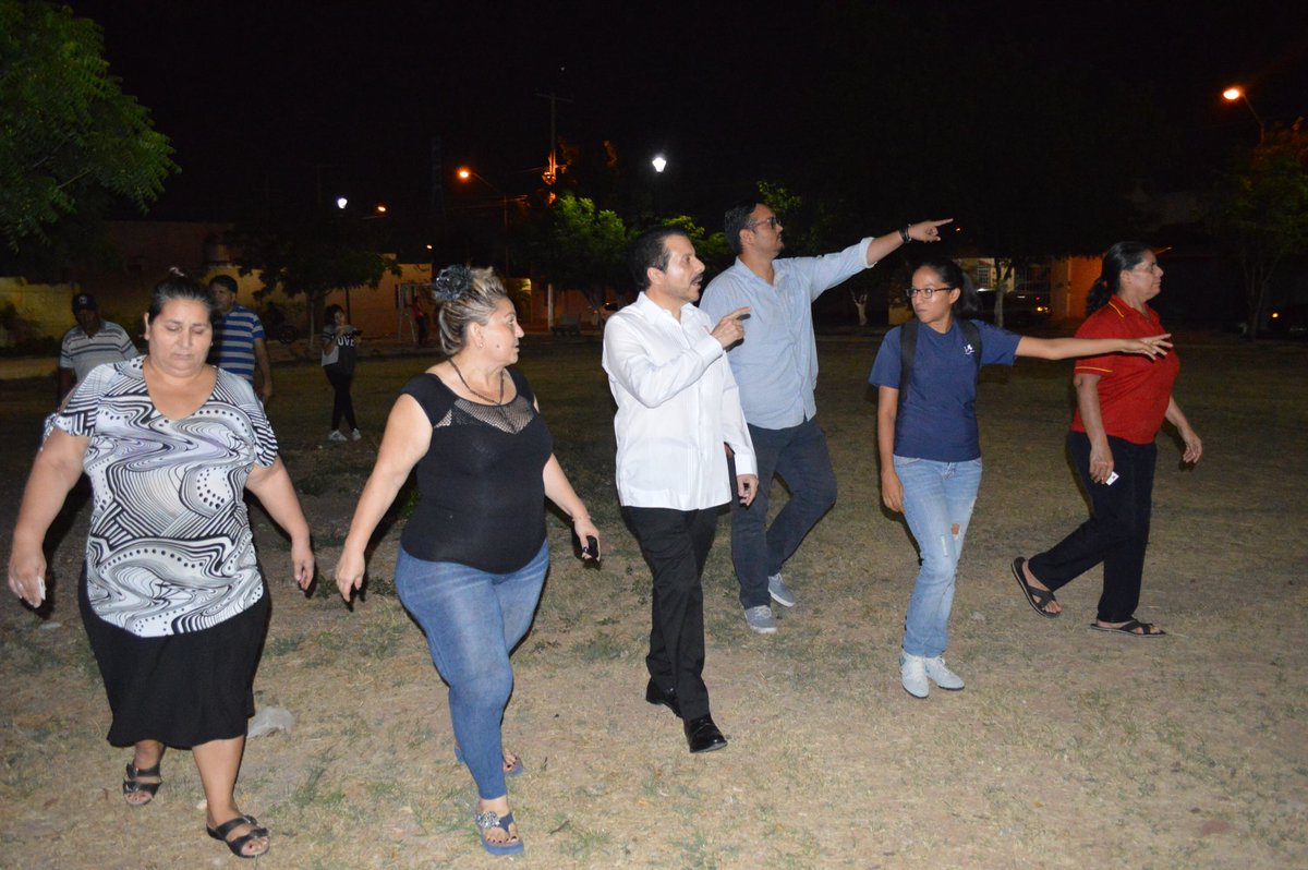 JHectorMunoz's tweet photo. Escuche respecto necesidades vecinos sector Barrancos sobre parque #Miravalle y #VillaColonial tratar atender en presupuesto de Egresos 2018 https://t.co/VgzoRdpFnQ