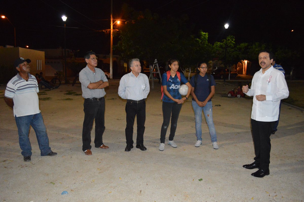JHectorMunoz's tweet photo. Escuche respecto necesidades vecinos sector Barrancos sobre parque #Miravalle y #VillaColonial tratar atender en presupuesto de Egresos 2018 https://t.co/VgzoRdpFnQ