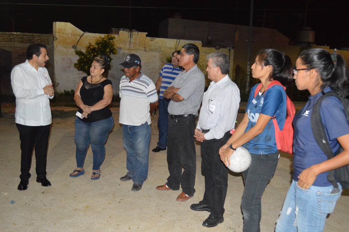 JHectorMunoz's tweet photo. Escuche respecto necesidades vecinos sector Barrancos sobre parque #Miravalle y #VillaColonial tratar atender en presupuesto de Egresos 2018 https://t.co/VgzoRdpFnQ