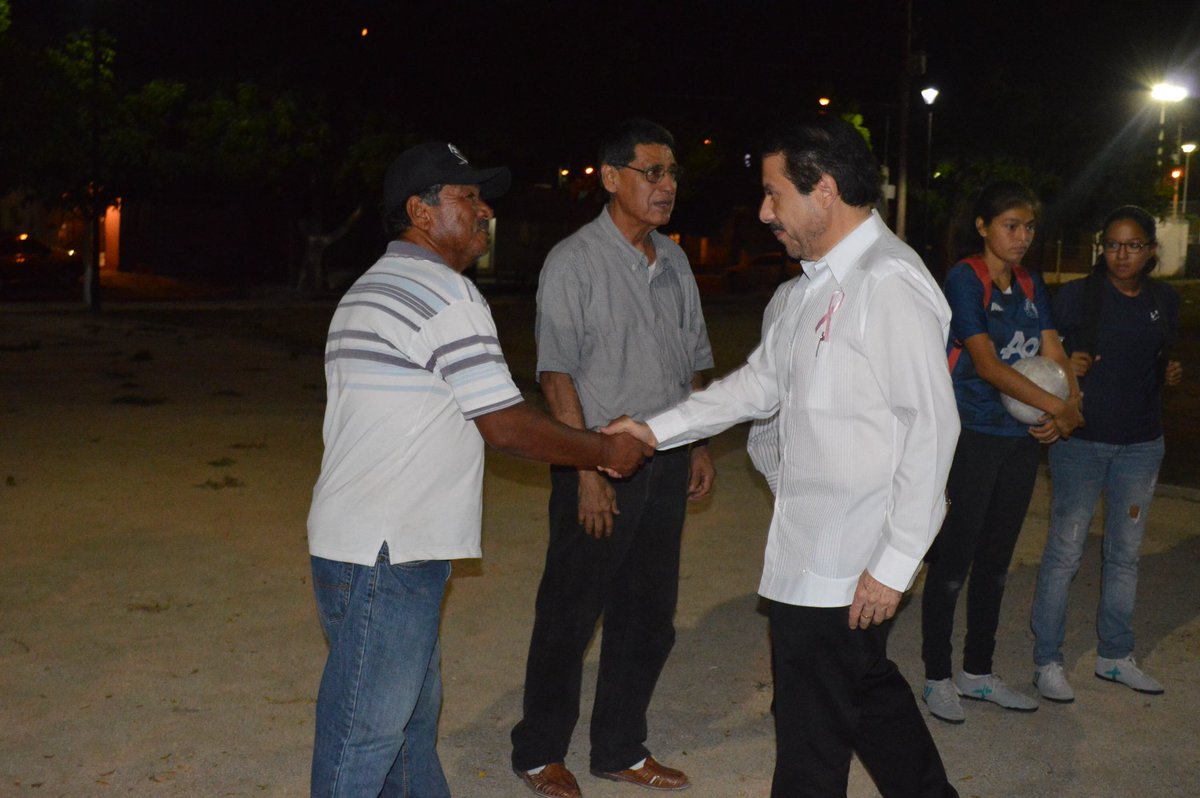 JHectorMunoz's tweet photo. Escuche respecto necesidades vecinos sector Barrancos sobre parque #Miravalle y #VillaColonial tratar atender en presupuesto de Egresos 2018 https://t.co/VgzoRdpFnQ