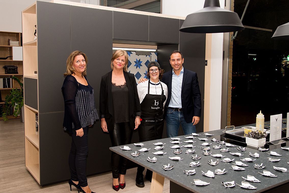 Estupendo ambiente anoche en el Estudio de Cocinas Buraglia con Rakel Cernicharo.
#buraglia #diseño #Valencia #cookeryshow #miele #rakel