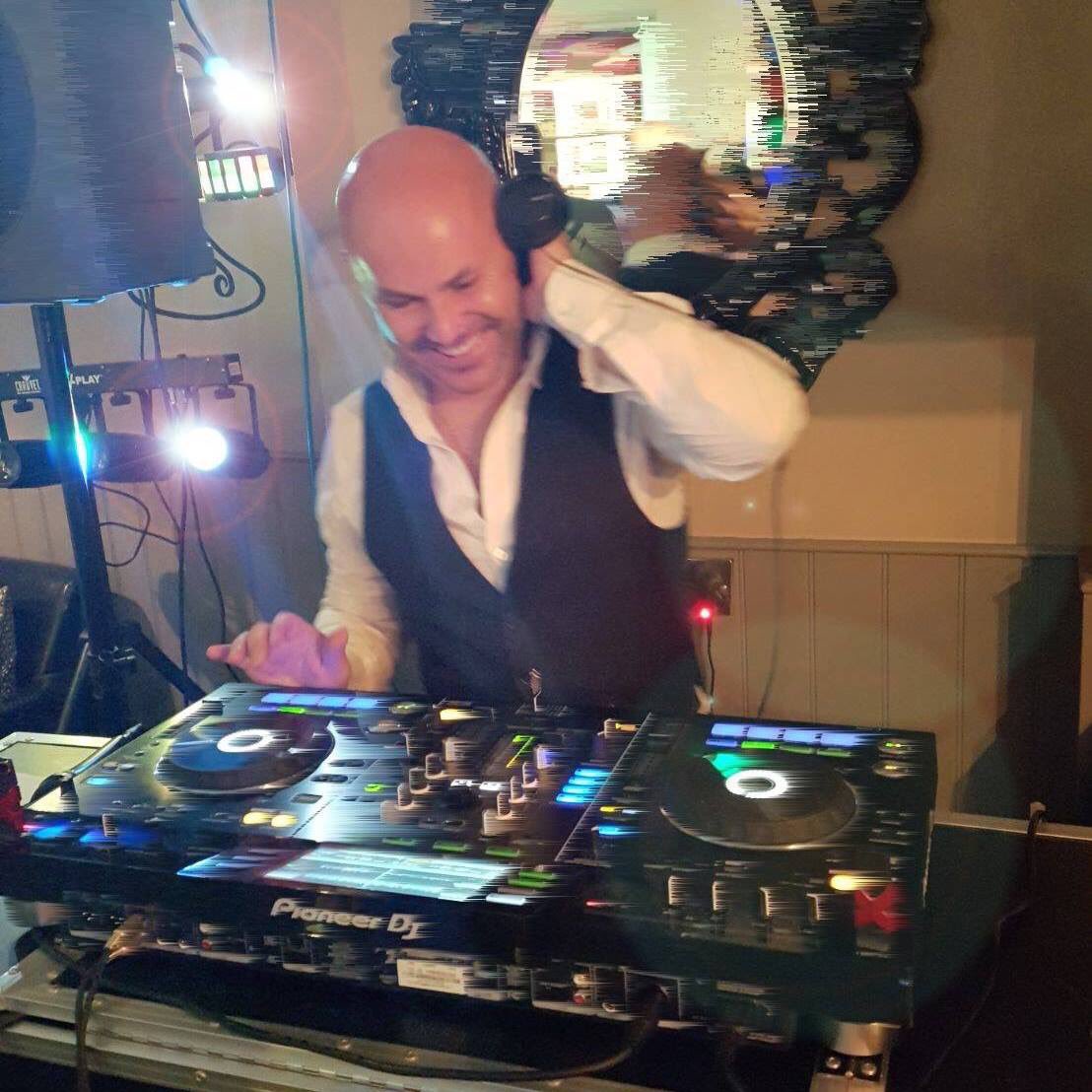 KevinHorak1's tweet photo. A few dates left for Christmas- if you need #mrwolf to liven your party please let me know #DJ #Shropshiredj #djshrewsbury #vipdj https://t.co/Bu6tFJhdlE