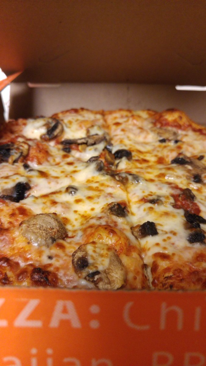 DinaJ's tweet photo. So good! #NationalPizzaMonth @CottageInn #CIPizzaMonth https://t.co/M13NYcdRkY