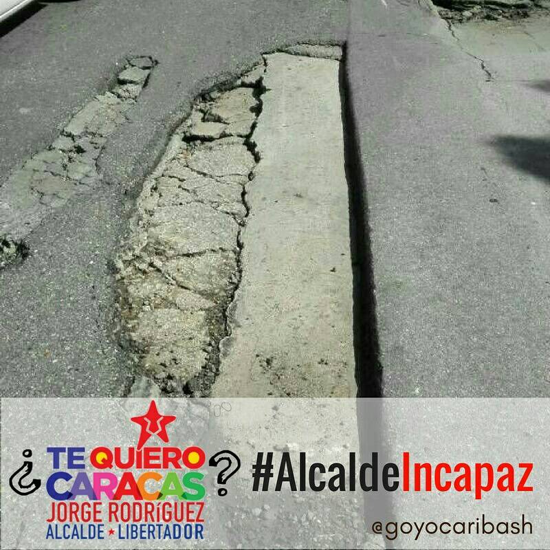 goyocaribash's tweet photo. #20Oct Las calles de Caracas son la evidencia de la corrupción del #AlcaldeIncapaz. ¿Dónde está el dinero de la Fiesta del Asfalto? https://t.co/XPFAajfh5w