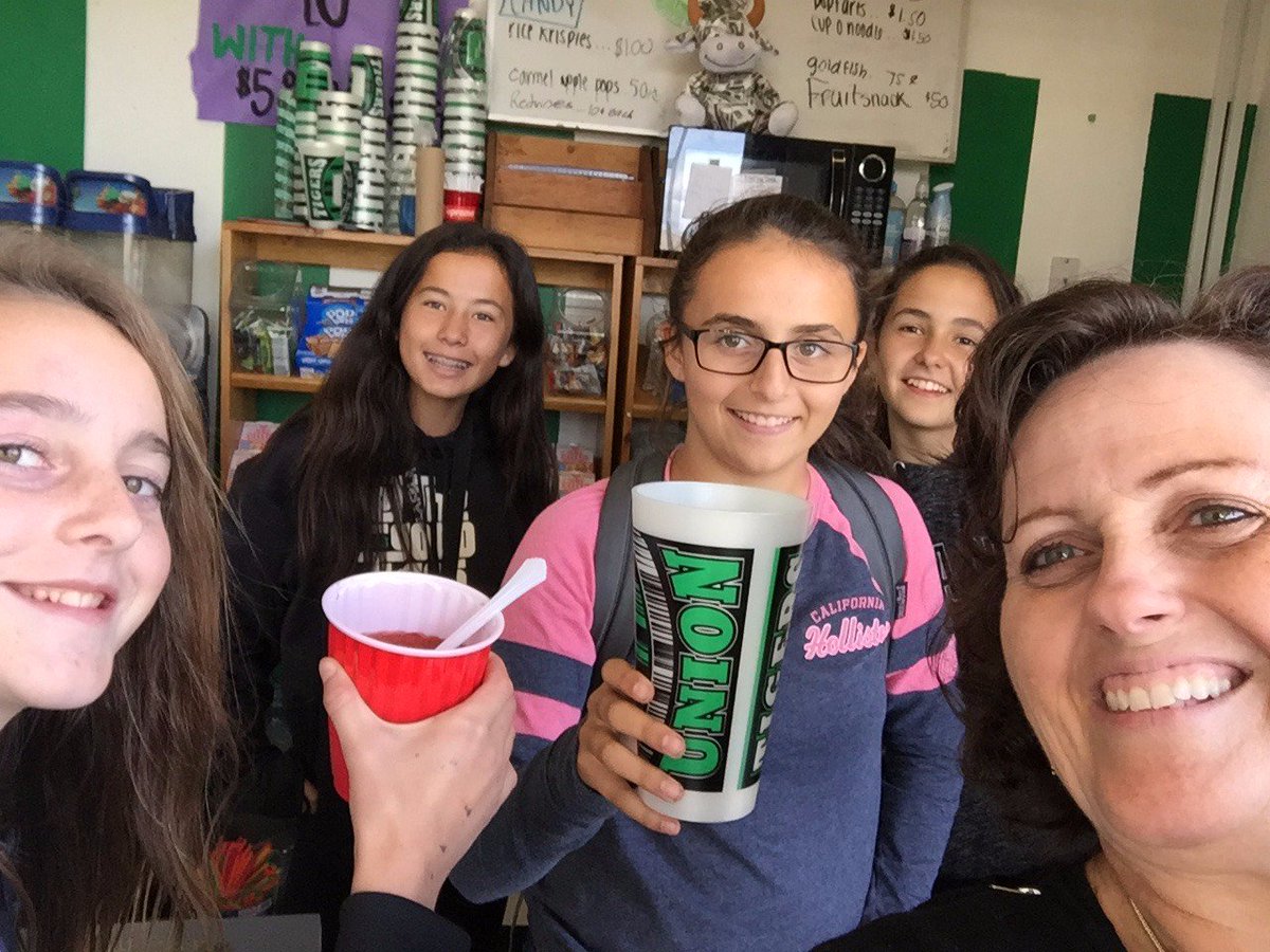 KnudsonKathy's tweet photo. #teamums #umstwitterbingov2 #unlimitedrefills2017mrsknudsonnotformrfeinberg # https://t.co/hupZPE9Zdz
