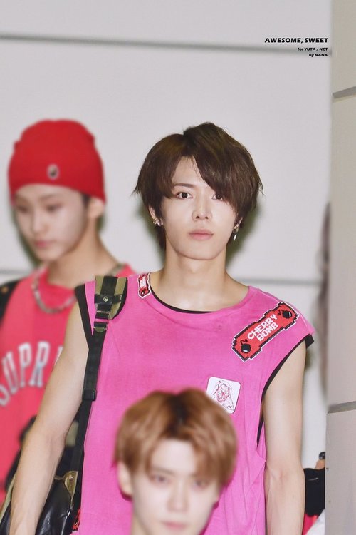 cyut_a's tweet photo. black and pink yuta https://t.co/QdFK6QfGHg