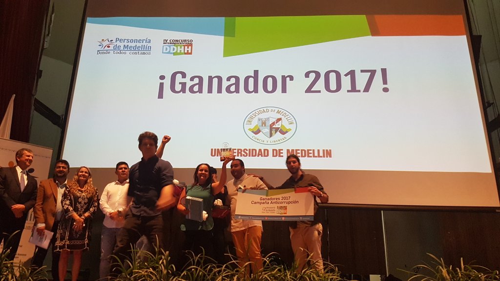 quirosconese's tweet photo. ¡Felices! Comunicadores Gráficos Publicitarios de la @UdeMedellin_ GANADORES del #ConcursoDDHH 
Revisen: @yonocomocallao https://t.co/SSfjhN5hH7