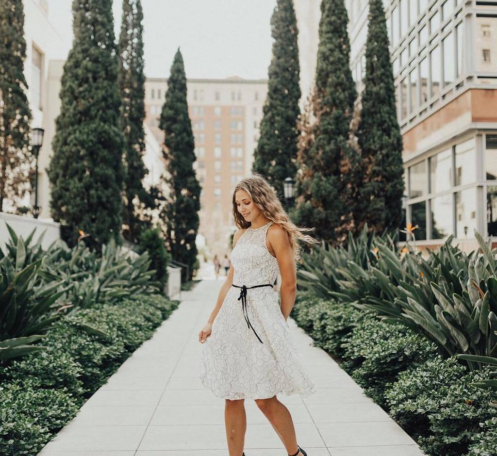 papercrown's tweet photo. Lovely in lace! The feminine and flattering โLuellaโ dress is an easy statement piece ๐ท: @alicegherasim #PaperCrowโฆ https://t.co/nuMGeekOdY https://t.co/X9vVmlvxzT