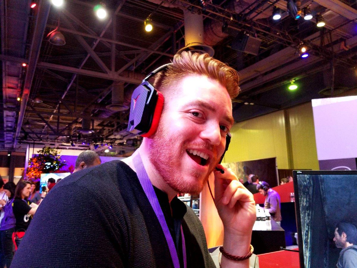 MaxZero's tweet image. Yeah! Rockin out with the Lenovo headset and their powerhouse PCs at the #legiontwitchcon booth. Check em out! #twitchcon