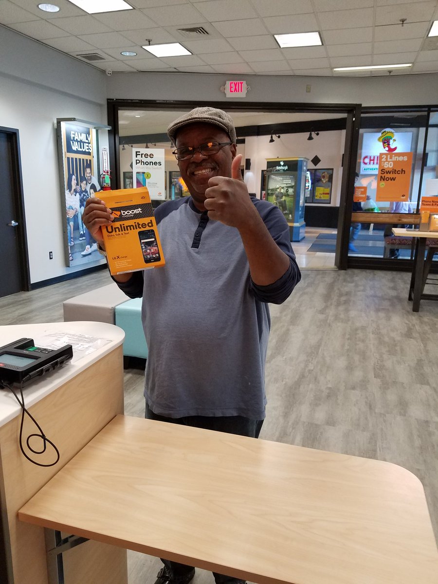 Boostnewburghny's tweet photo. 2 out of 3 Boost Ups done today #Boostup #HappyCustomer Phones are flying out the door for only a $1 down https://t.co/RtuKg5IZBP
