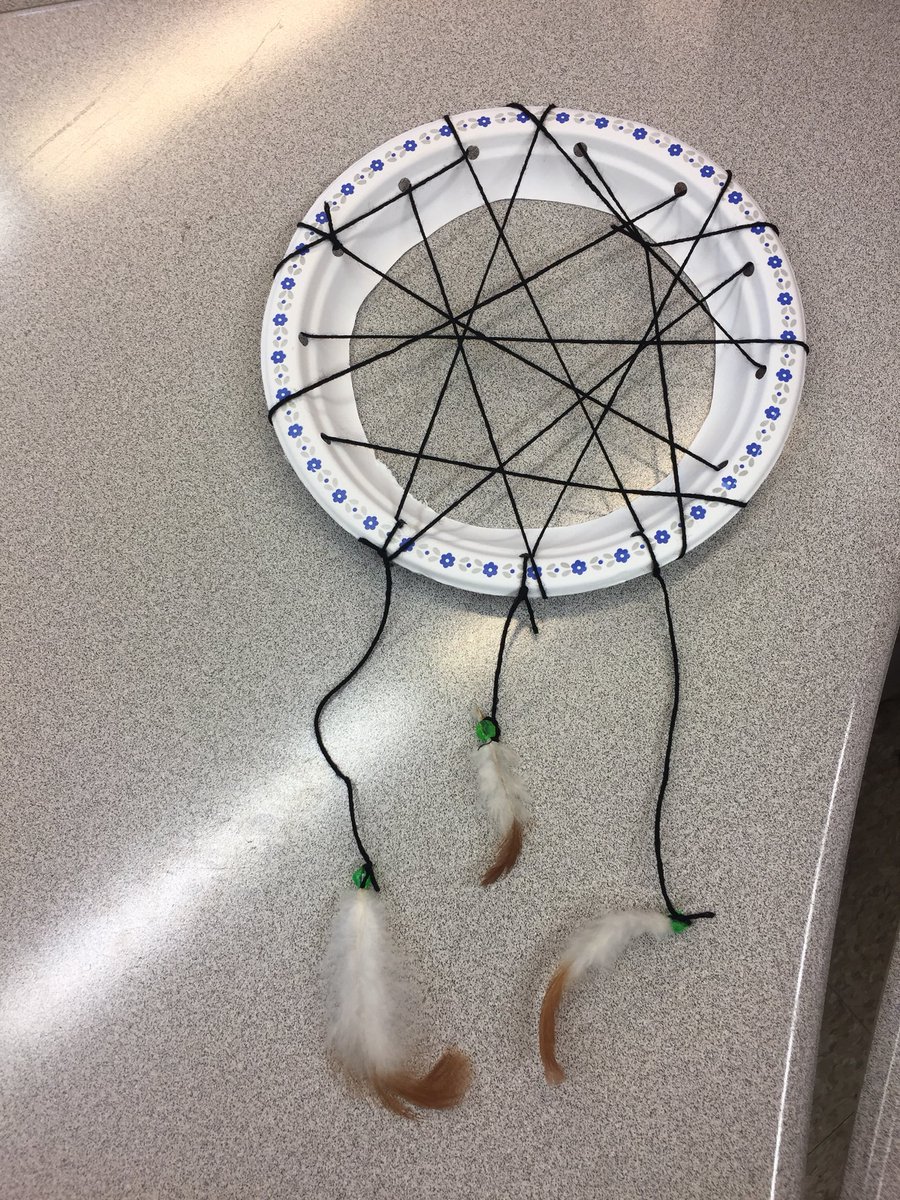 amber_welton's tweet photo. We made dreamcatchers to explore 2D shapes and their properties! @UxbridgePS https://t.co/jtsbLJiVsh