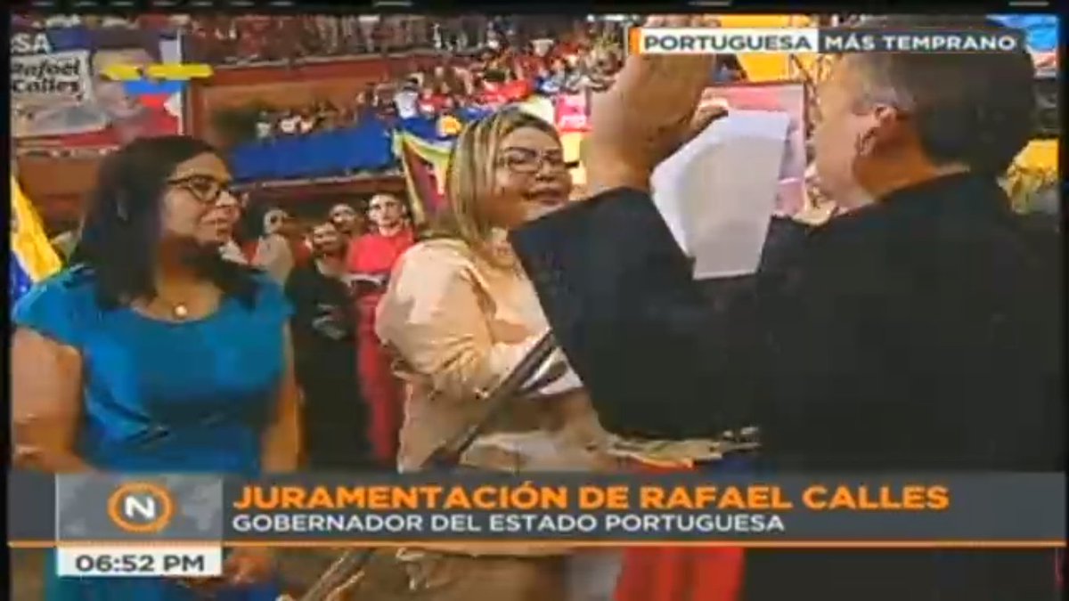 PartidoPSUV's tweet photo. #PORTUGUESA Ante este pueblo heroico quedó juramentado el nuevo gobernador del estado Portuguesa @rafaelcalles https://t.co/lmoPh1GTDI