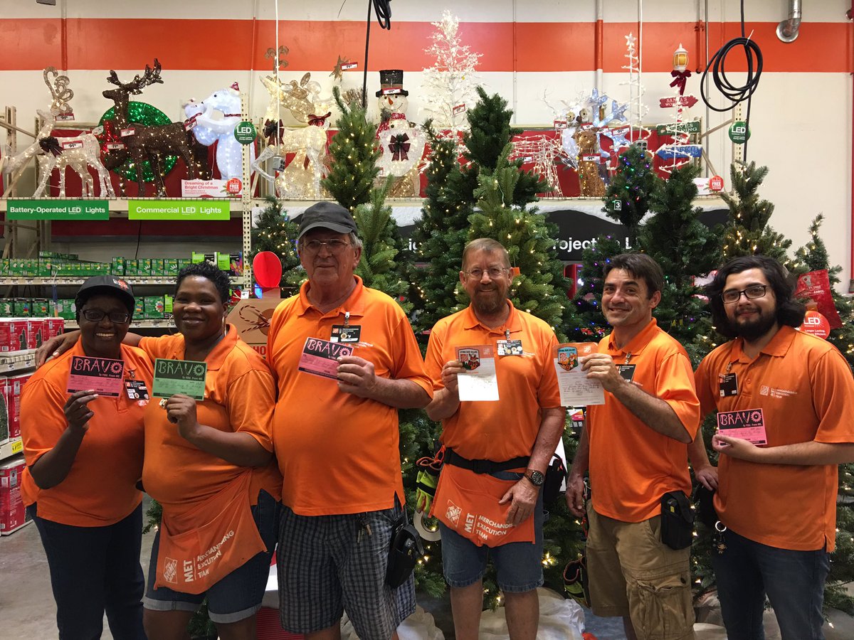 Bob07301324's tweet photo. 6985 MET celebrating completion of Holiday set. It looks awesome; and smiles abound😀@MirandaTHDD7 @chance_lowry @StacieFishHD #THDMETrocks https://t.co/5KTWU0ctn5