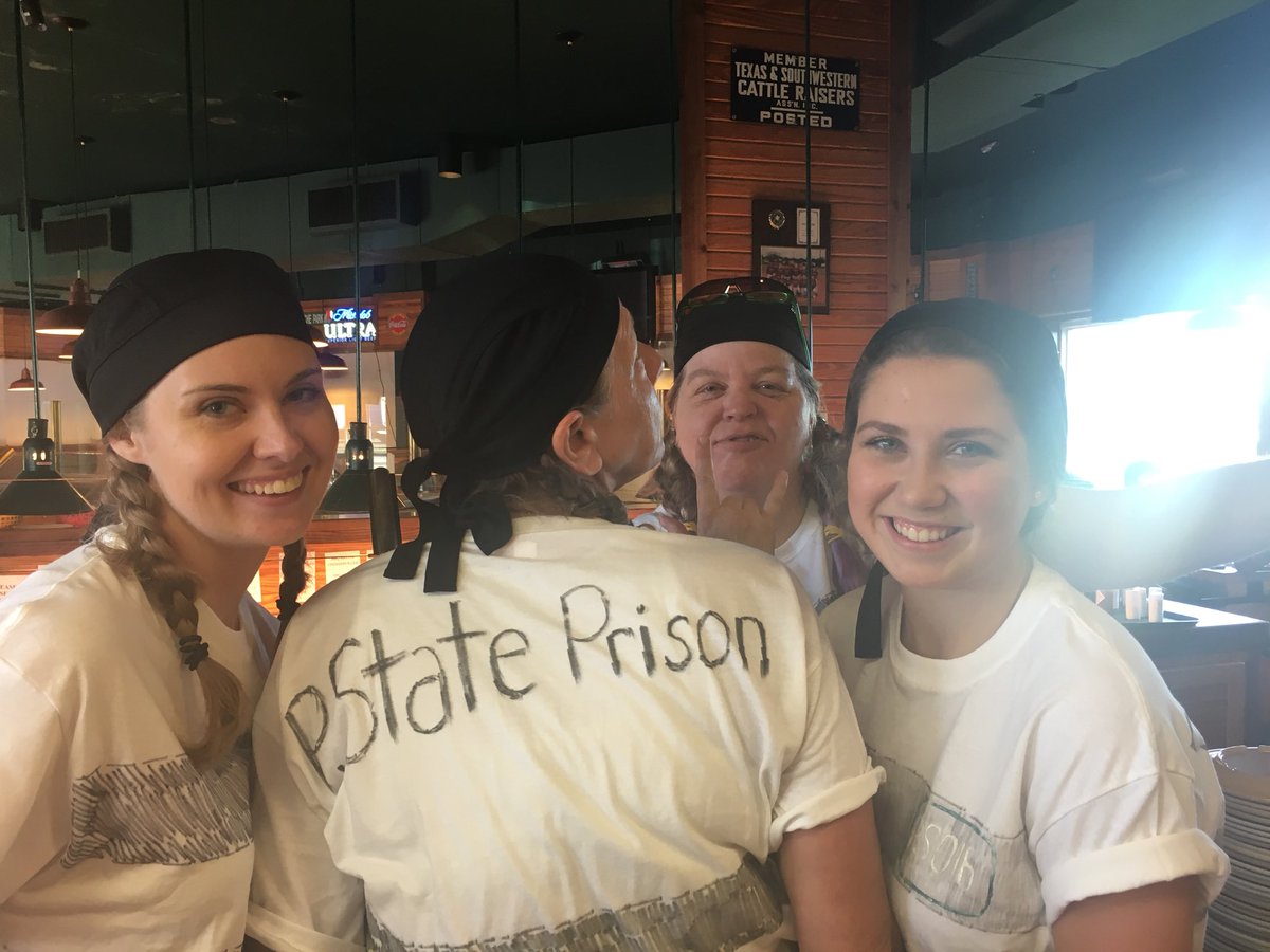 PizzaStatetx's tweet photo. #lovethiscrew #pizzastate #corpuschristi #halloweenspirit https://t.co/KyhQkLCPNj