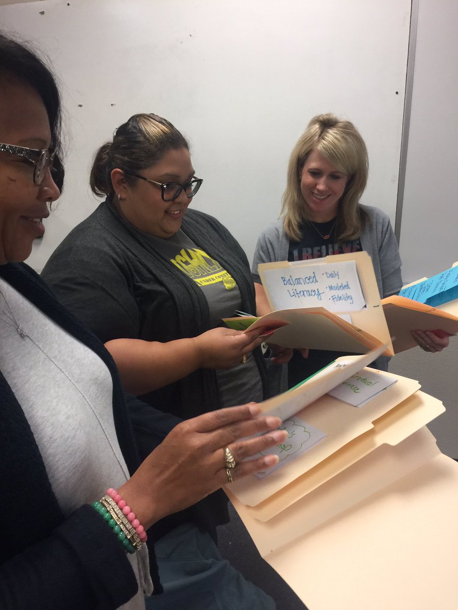 JudithGoodman2's tweet image. @cedarhillisd Great training! #Guidedreading #interactiveproject #tcmturns40 @bpatetcm @woodard_karrie @fperezTCM @andrew_garratt