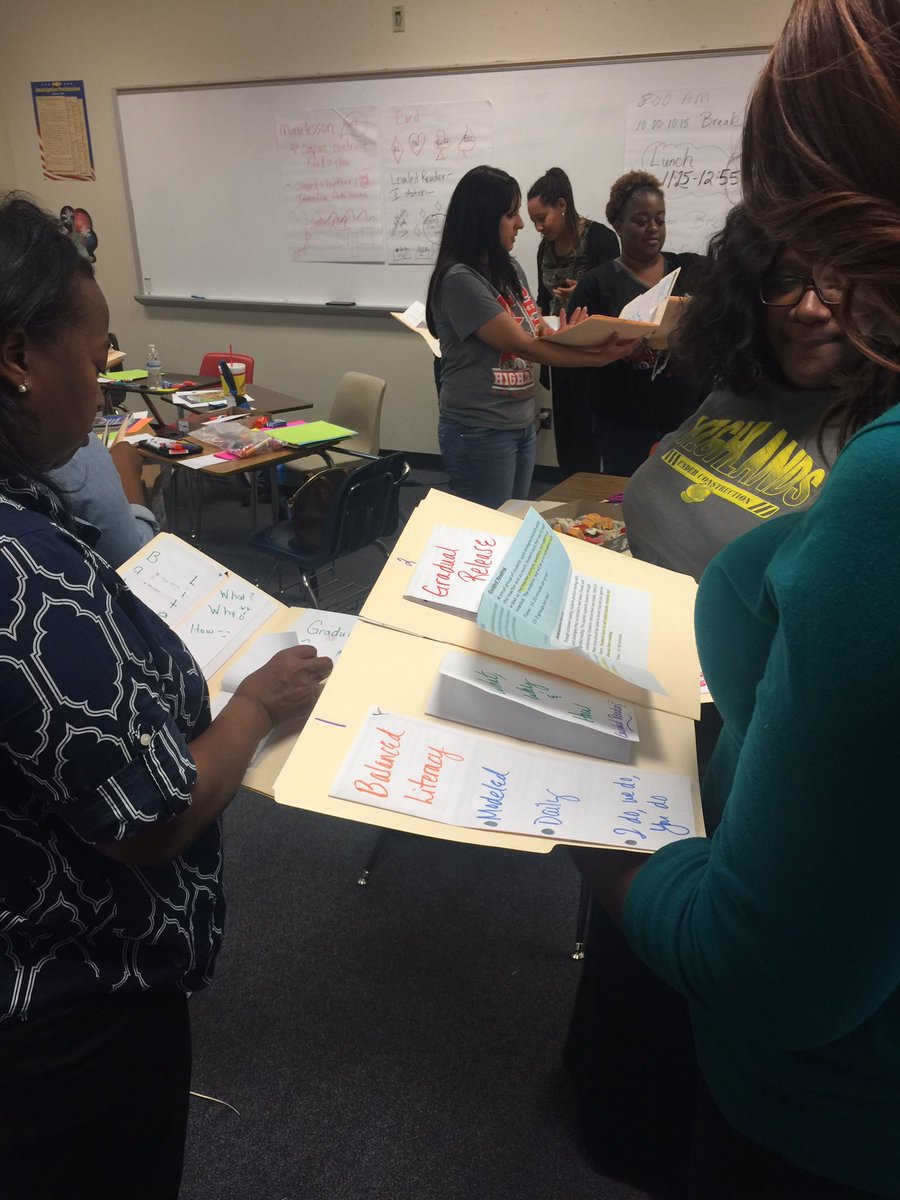 JudithGoodman2's tweet image. @cedarhillisd Great training! #Guidedreading #interactiveproject #tcmturns40 @bpatetcm @woodard_karrie @fperezTCM @andrew_garratt