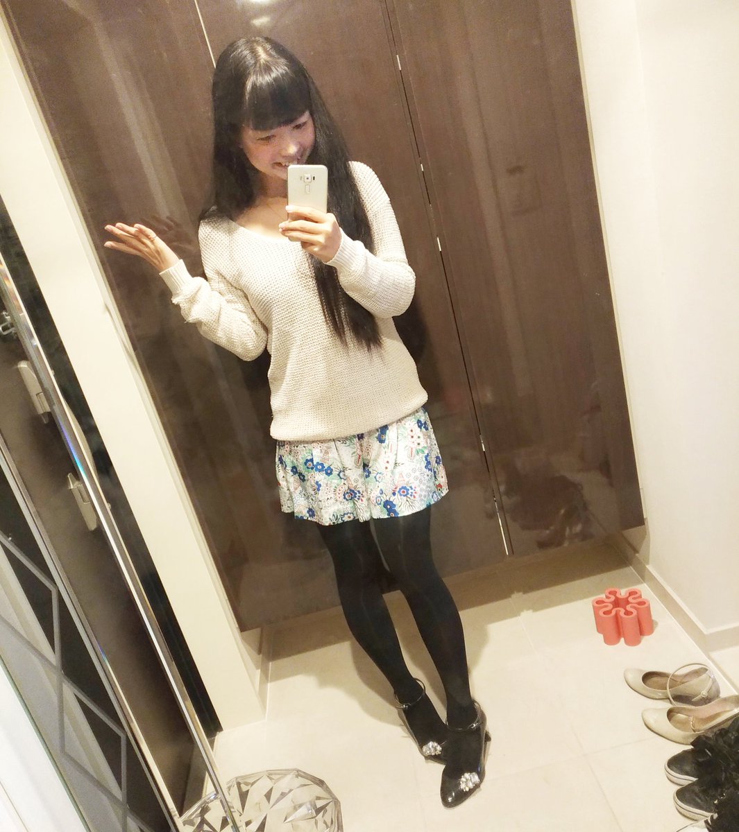 Twitter पर ゅーこりん 6 19yふぁいっ 6 微笑end S おはゅこ 土曜日出勤のゅーこりんです 朝ごはんにええ食パンを食べたのでご機嫌です イワオミラー まるゆ Fashion Coordinate Ootd 自撮り 黒タイツ