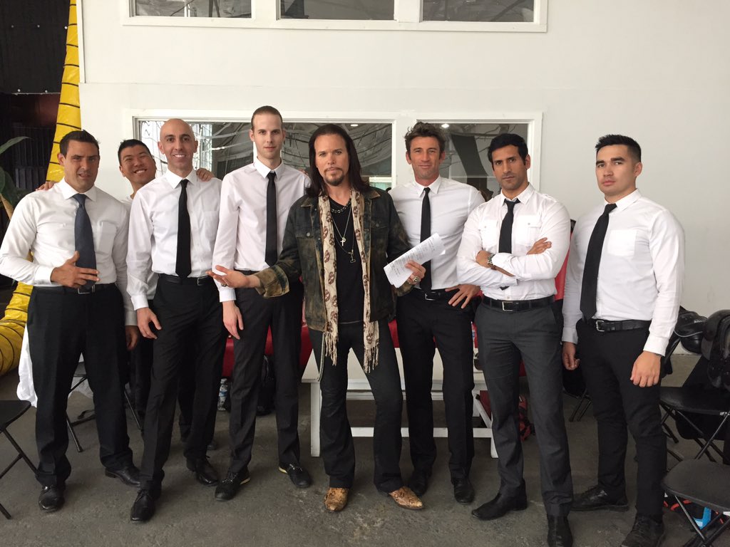 SeanMcNabbLA's tweet photo. Feeling super blessed 2B a working actor -last 
few days on a great commercial shoot! Trying to fit in w these cats?
#Actors  #Craft #LA https://t.co/R1Knajjt4X