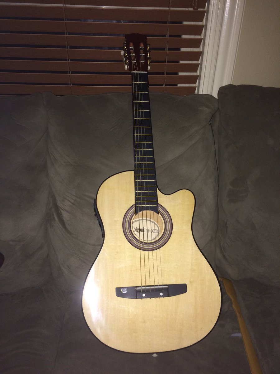 AidenSummers4's tweet photo. New guitar 🎸 https://t.co/XLJWXHeCd5