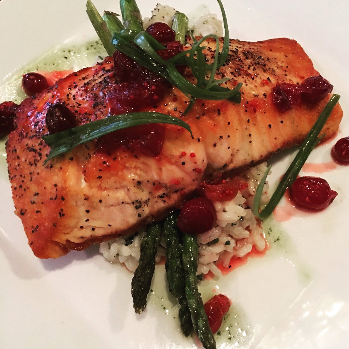 gertiesclarence's tweet photo. One of our outstanding specials this weekend: Cranberry Lime Salmon: Risotto, Vegetable, Cranberry Lime Chutney Entree #buffalo #ClarenceCenter #gertiesclarenceny #food #dinner #DinnerIsServed https://t.co/LtQFisfJRQ
