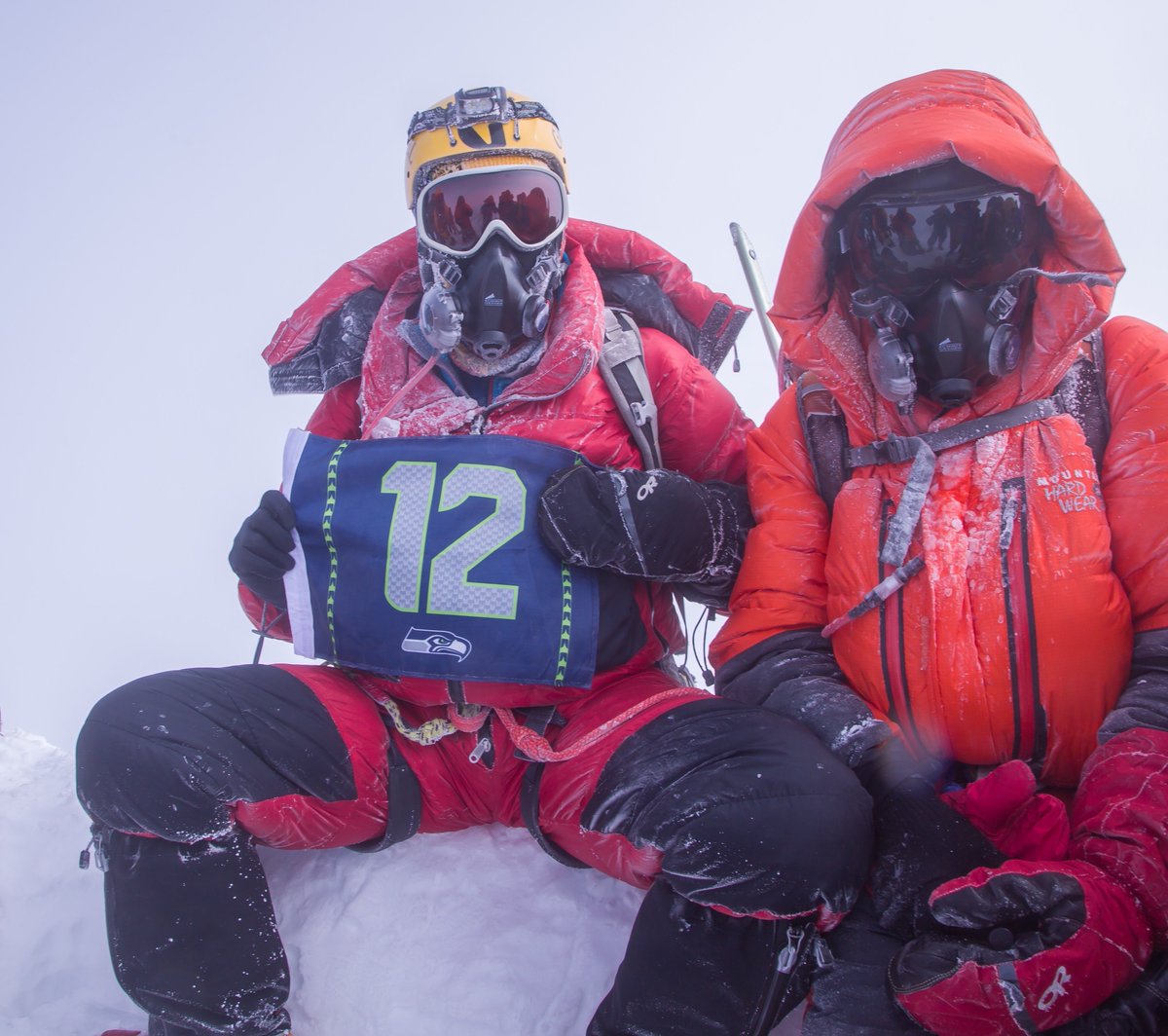 Malcolm8848's tweet photo. May 27th 8:15am the 12th Man on the top of Mt. Everest #alpineascents #khumbu #firstascents #followyourdreams #seahawks #12s https://t.co/L6ldv2ZsCt
