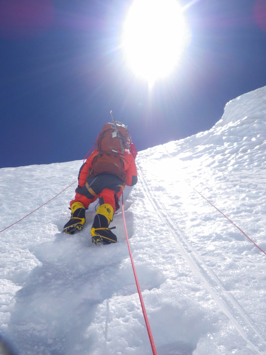 Malcolm8848's tweet photo. May 27th 8:15am the 12th Man on the top of Mt. Everest #alpineascents #khumbu #firstascents #followyourdreams #seahawks #12s https://t.co/L6ldv2ZsCt