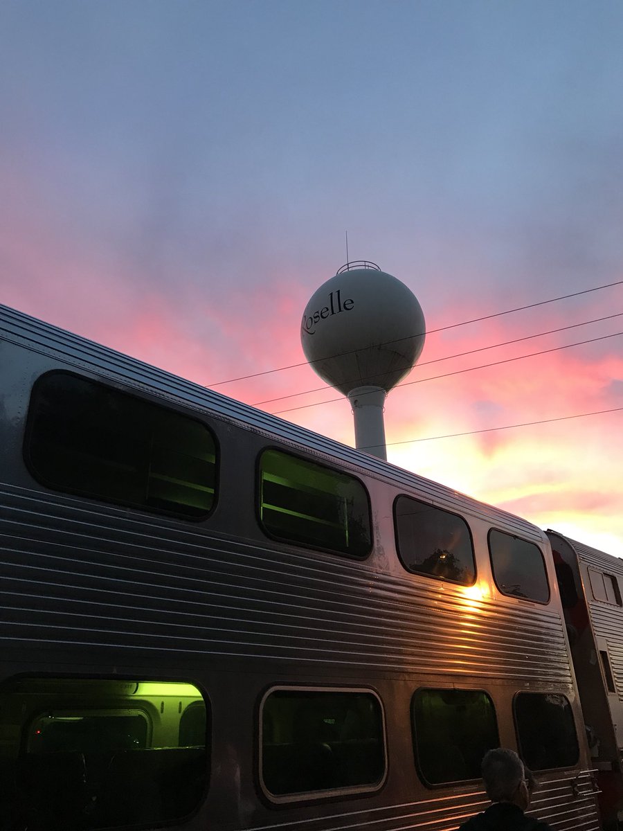 Luehr_Mike's tweet photo. At least I got a beautiful #sunset picture from being kicked off @OnTheMetra in #RoselleIL https://t.co/3LlKDNhyvR
