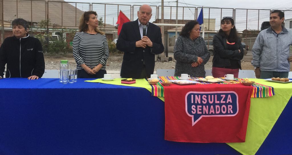 prensainsulza's tweet photo. Junto a los vecinos de la Pobl Chile conversamos sobre mis gestiones realizadas ante la ministra de Salud Carmen Castillo.
#PiensaEnGrande https://t.co/fctw1OeMnD