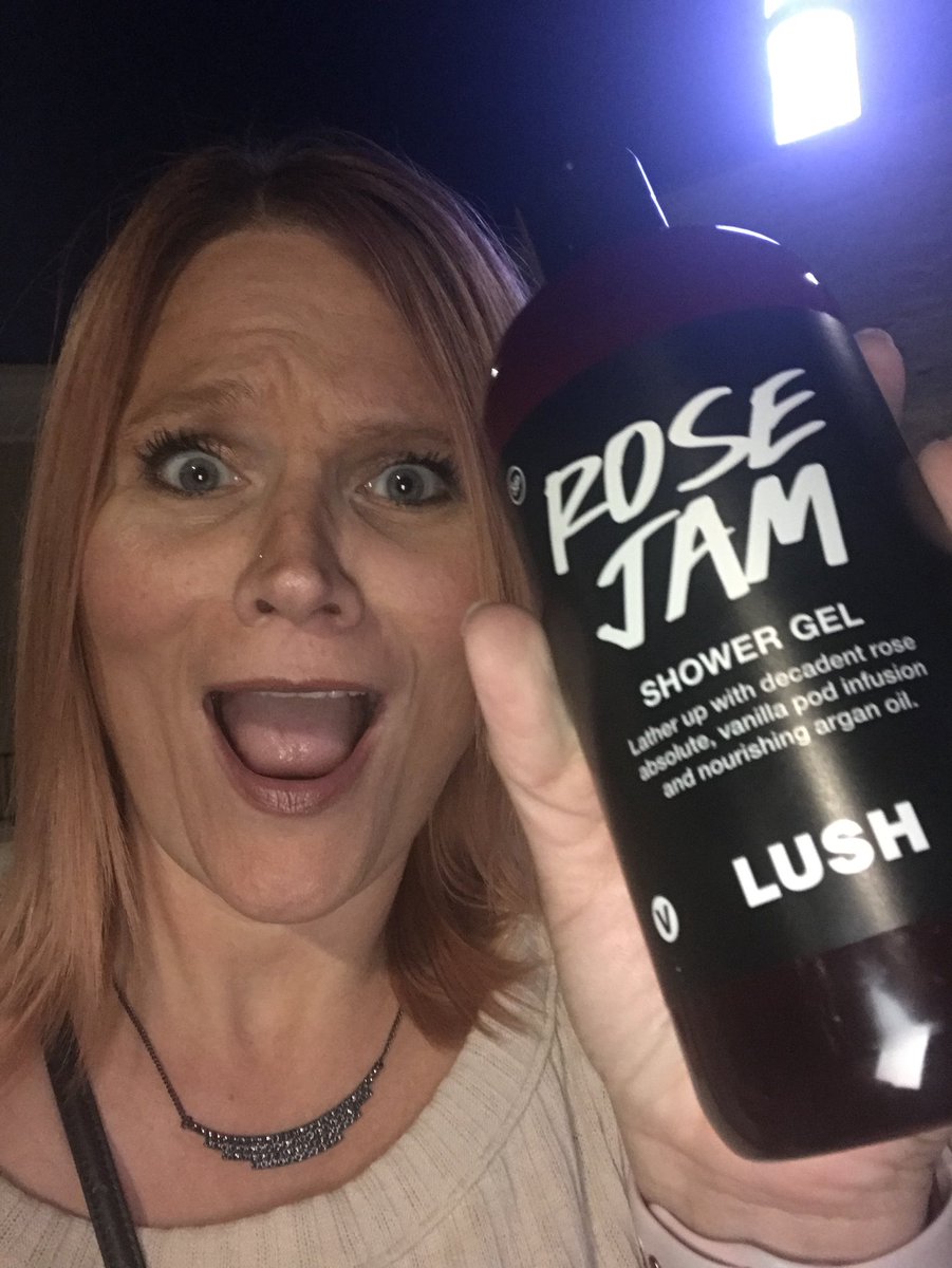 divagoddess_02's tweet image. @lushcosmetics The moment when your #favorite body wash is back!!! #waitover #lush #rosejam
