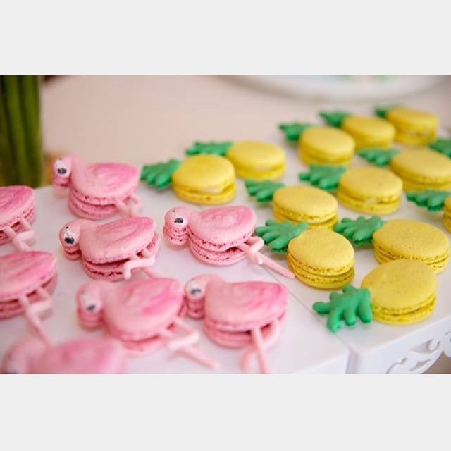 Maypatissiere's tweet photo. Em clima tropical ! 💗#maymacarons #macarons #nossosmacarons #macaronspersonalizados #macaronsparachabar https://t.co/vCUxJjZUkU https://t.co/O9n92PHDSv