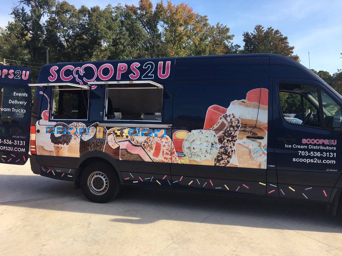 MrsLizWenzel's tweet photo. Our 1st graders had a rockin Friday! Inflatable obstacle course, ice cream truck, AND dunk tank?!?Thank you @StratfordLndgES #pta https://t.co/QSkeFPw9ot