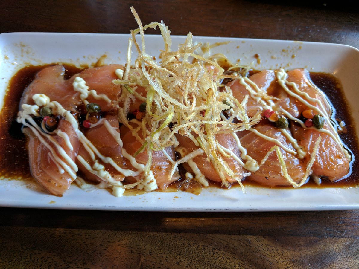 RT <a href="/ladyfox14/">Cristina</a>: When you're in Long Beach and you want to feel fancy so you go to <a href="/KingsFishHouse/">King's Fish House</a>. 🥂#TwitchCon2017