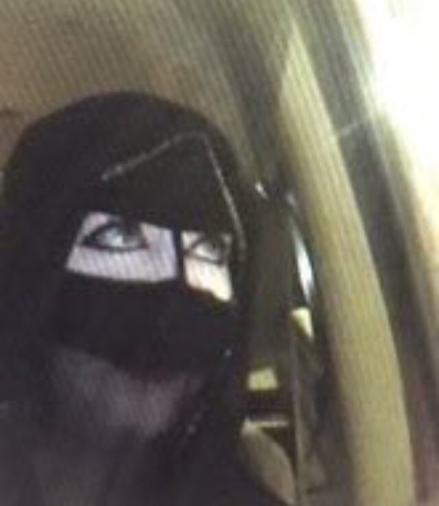 f_7_ly4's tweet photo. ديوثي ولد الصلبيه يبي رايكم بأمه يقول امي ماتحترمني دايم تطلع فل مكياج وبرقع قصير #ديوث_بدوي https://t.co/56lyix5wOE