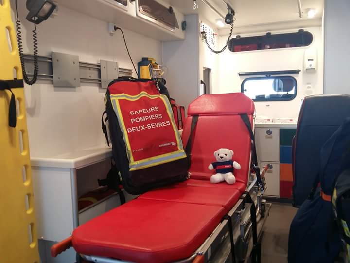 mathechristoph1's tweet photo. Remise des Pompys offert #Urpc au #Sdis79. 1Pompy acheté, 1 offert,sur le site de #Udsp79.fr. Je compte sur vous. #Udsp79#Sdis79#Pompiers.Fr https://t.co/hlCpQybK1O