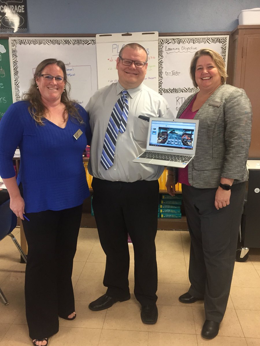 APlusWords's tweet photo. @Teachsumhistory training our PLC on smart board activities! @SusanGronow @hoggtylerisd @tylerisdlearn @TylerISDSocStu @DunnRandi https://t.co/MzwW21faAq