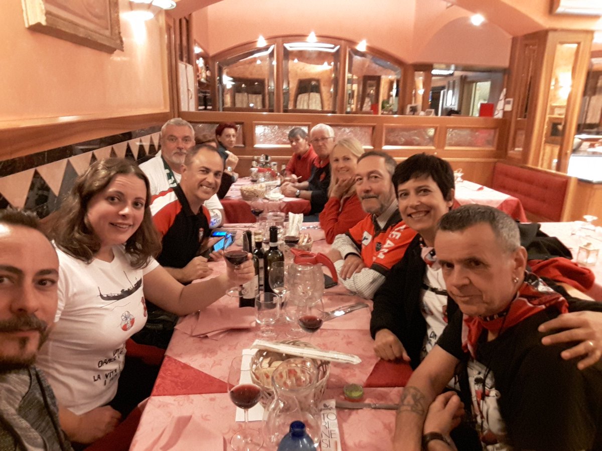 FadasRCT's tweet photo. 1ère journée à Venise : gondoles, vino, canaux, masques, amici...Bellissima !!! 😍 #TeamRCT #FadasFamily https://t.co/SKVRGbx31s