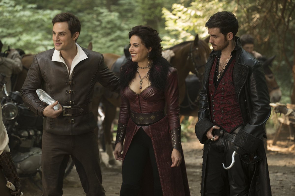 OnceABC's tweet photo. “Maybe we can help.” 
 Oh yeah. They can help. 😊
#OnceUponATime https://t.co/qA2taaFarW