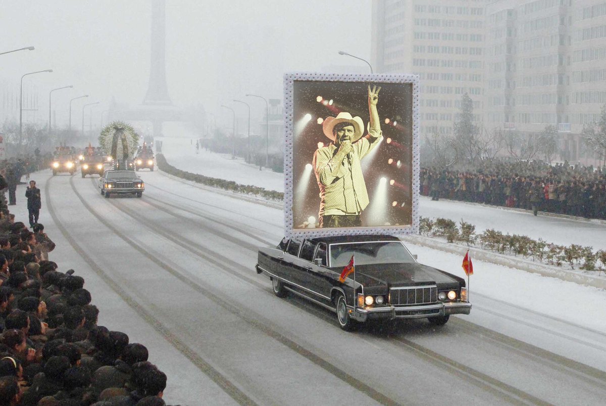 A shot from yesterday's state funeral for Gord Downie in Kingston, ON. Amazing display. #GordDownie #ygk #LongTimeRunning #TheHip