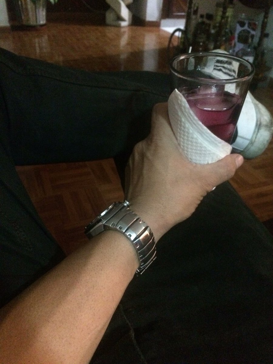 reyeslyon's tweet photo. Viernes de #Yoconyo #DjRandom #Ipod #Sangriac/Ron #patiposModeON https://t.co/bEzwOyKsTA