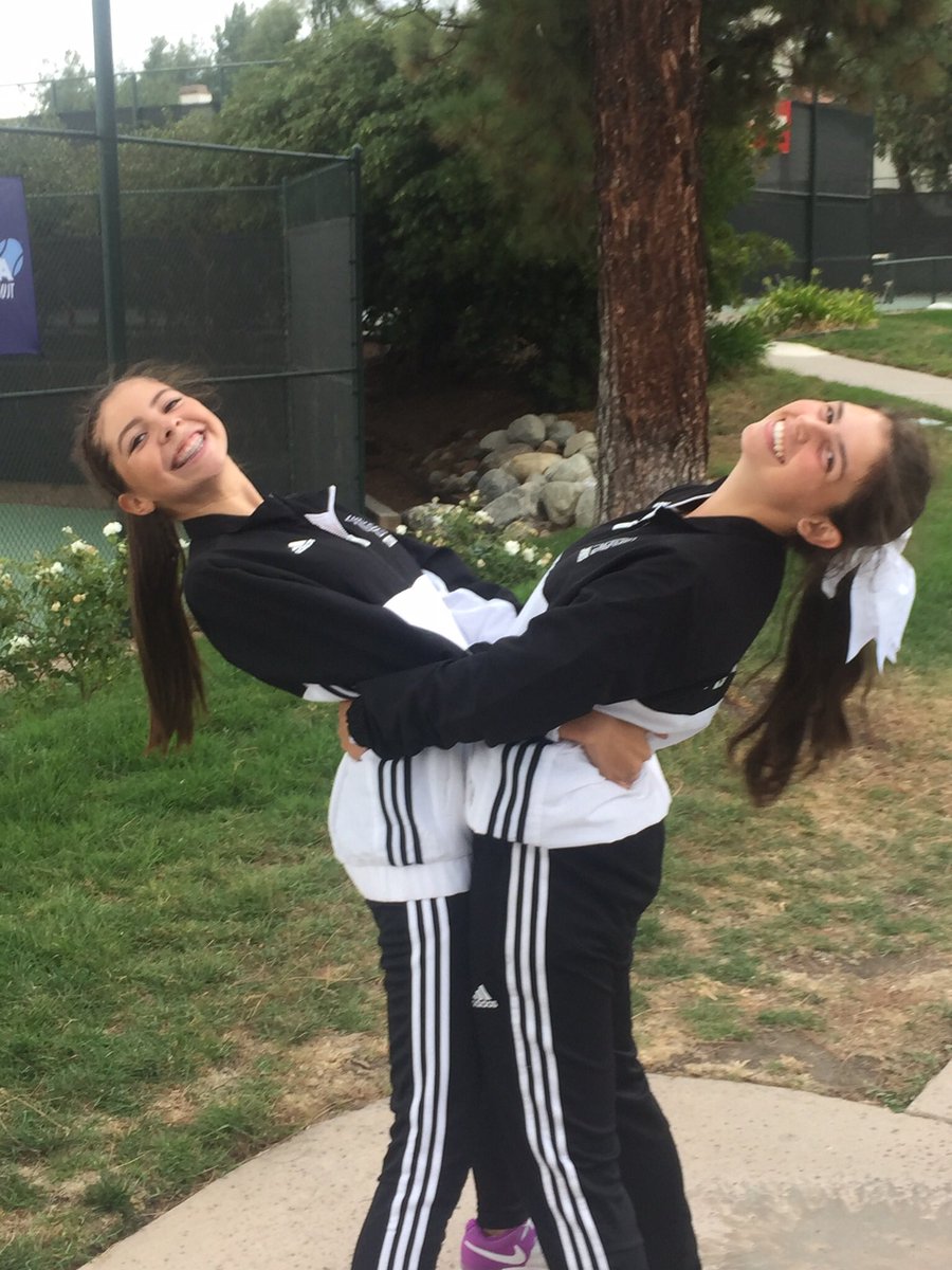 lori_perez21's tweet photo. Tennis🎾 Friendship❤️ RCHS💜 #Emissa #DoublesPartners @marissa_perez13 @Emilyvaldivia6 @sports_rchs @RCHS_Cougars https://t.co/ozjV7VoL7P
